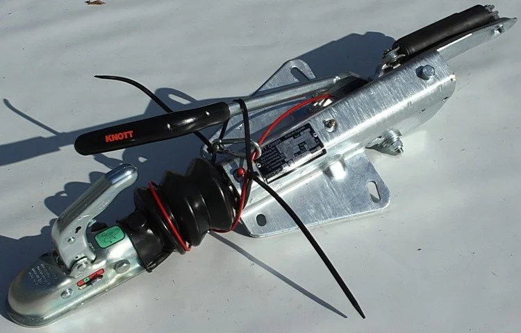 Knott Kf20 gebremste Anhängerdeichsel A 2000 kg